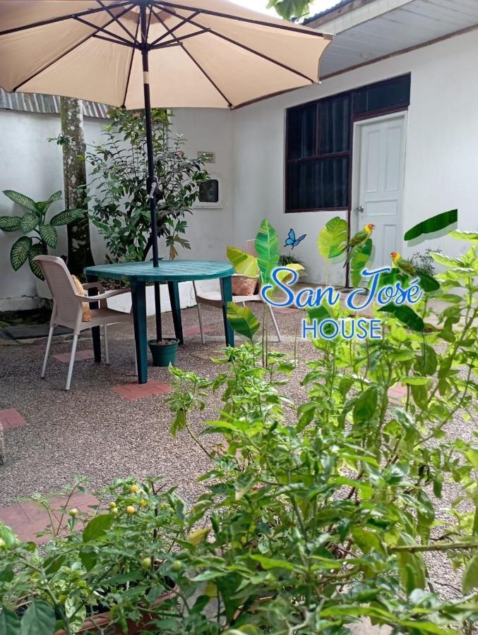 San Jose House Hotell Leticia Eksteriør bilde